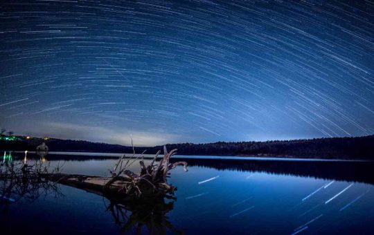 Cielo con stelle cadenti