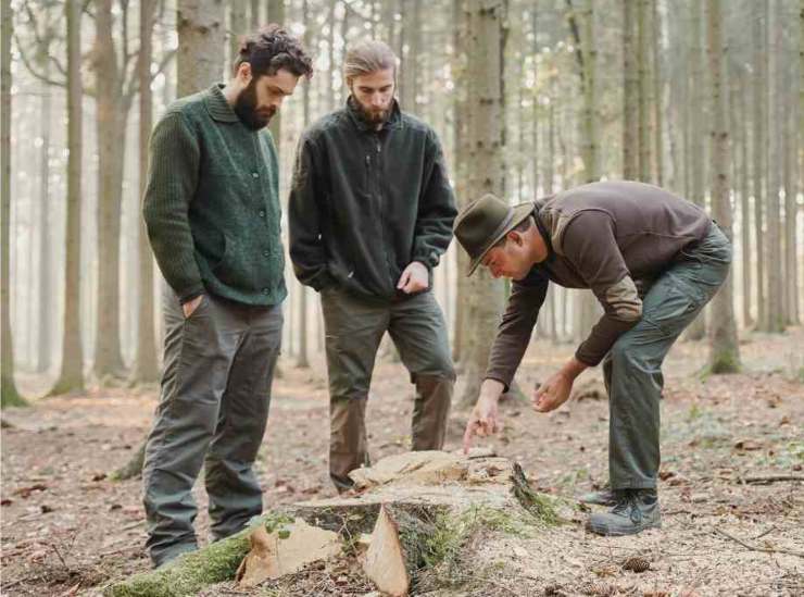 Guardie forestali nel bosco