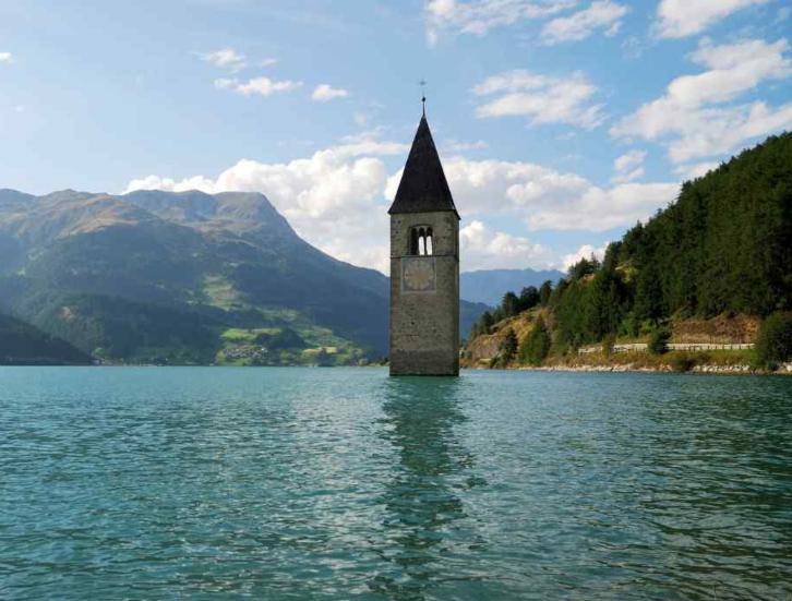 Campanile nel lago di Resia, il borgo sommerso