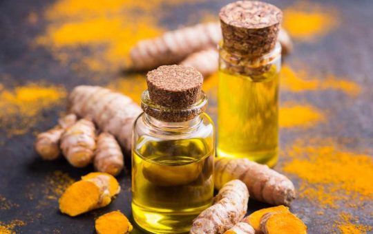 Curcuma: benefici e controindicazioni